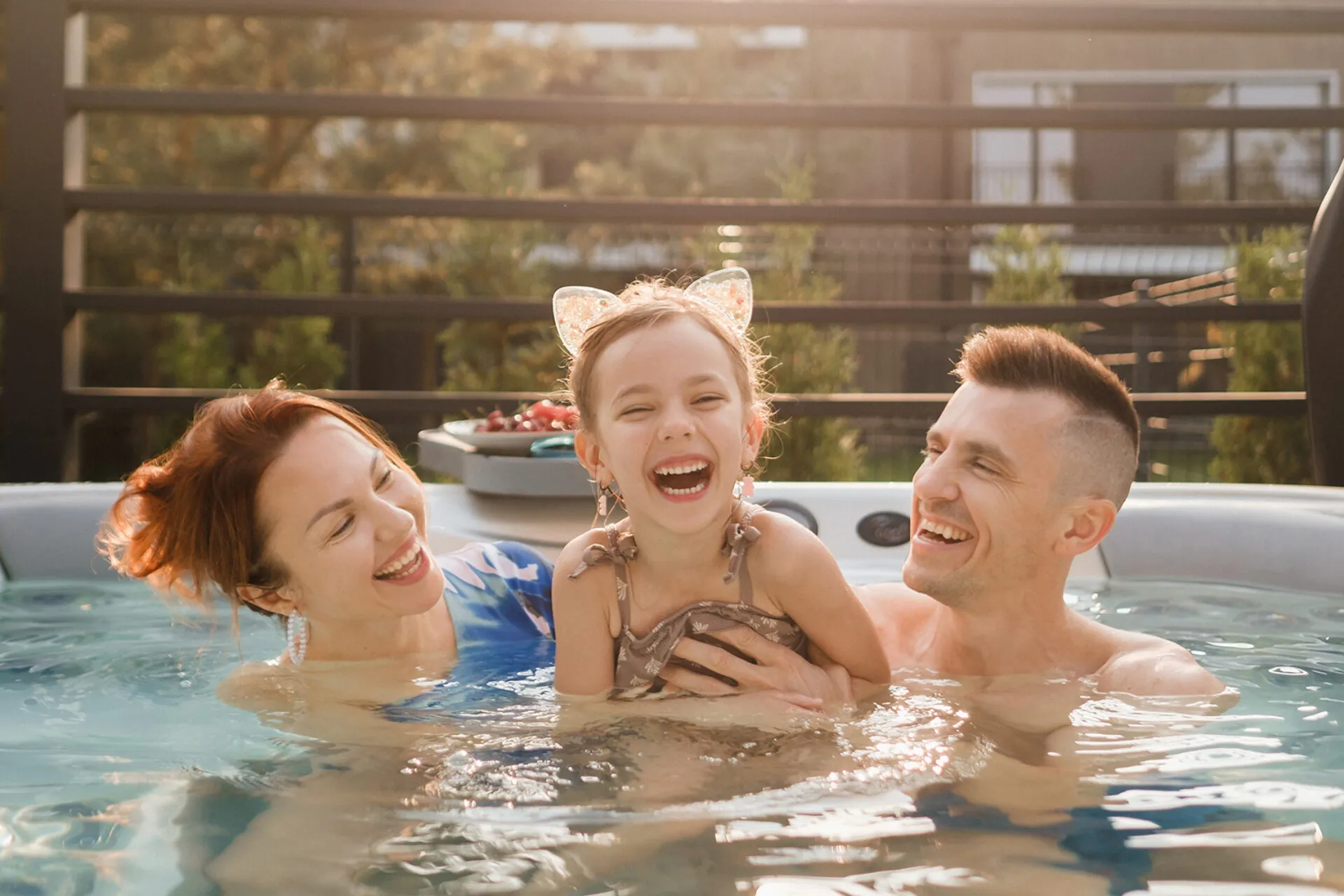 banner-full-family-in-hot-tub